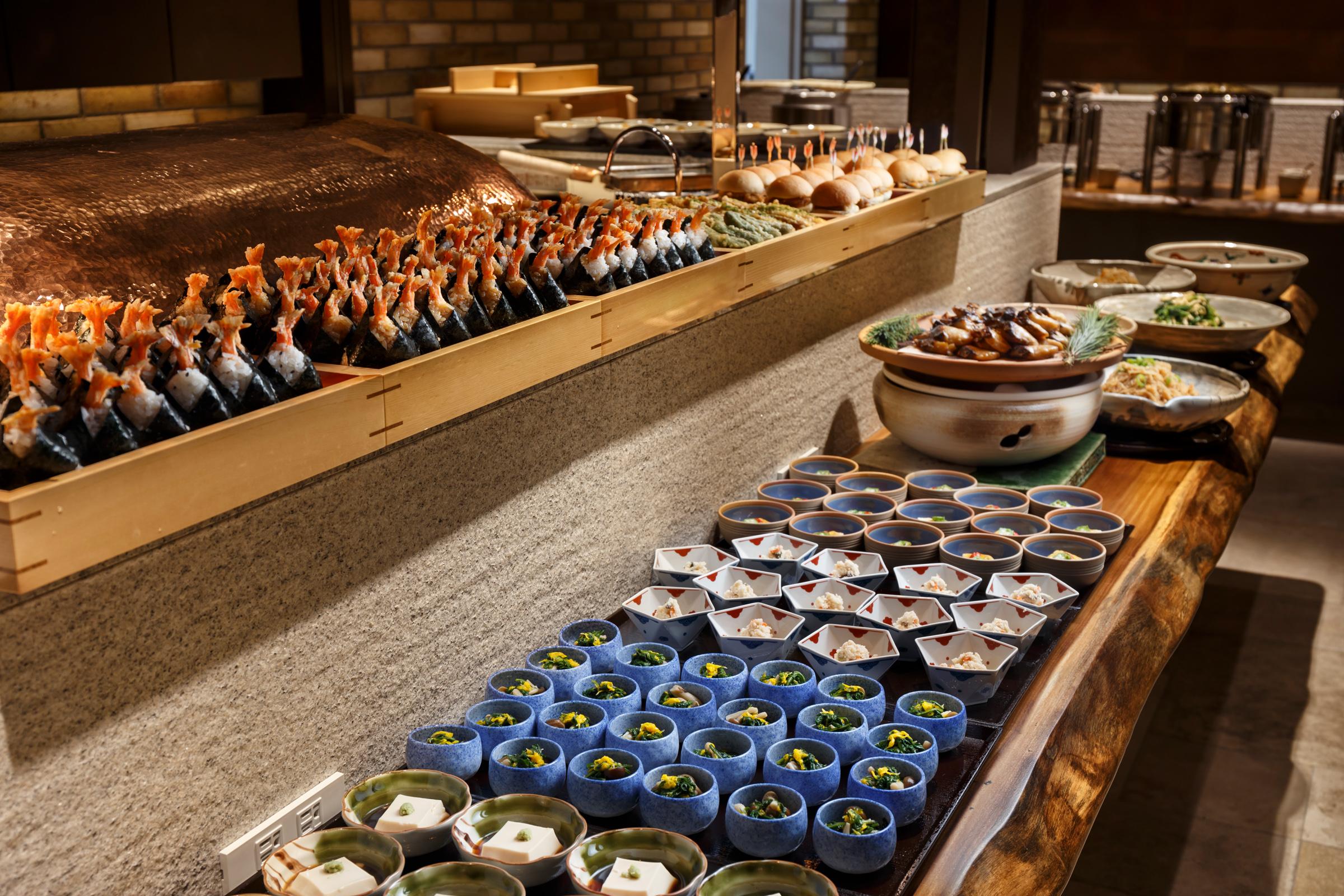 โรงแรมเดอะ เซเลสไทน์ เกียวโต กีอง ภายนอก รูปภาพ A buffet at a restaurant