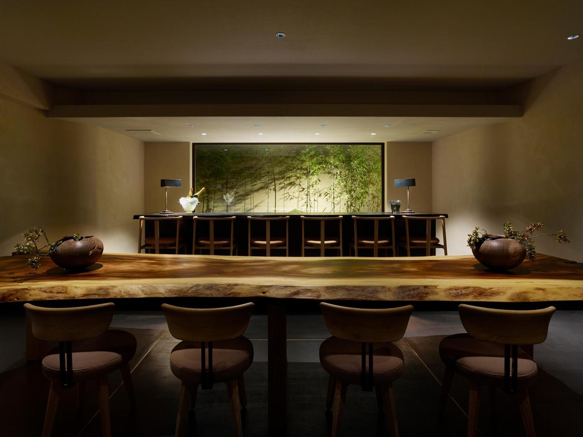 โรงแรมเดอะ เซเลสไทน์ เกียวโต กีอง ภายนอก รูปภาพ The bar at the hotel