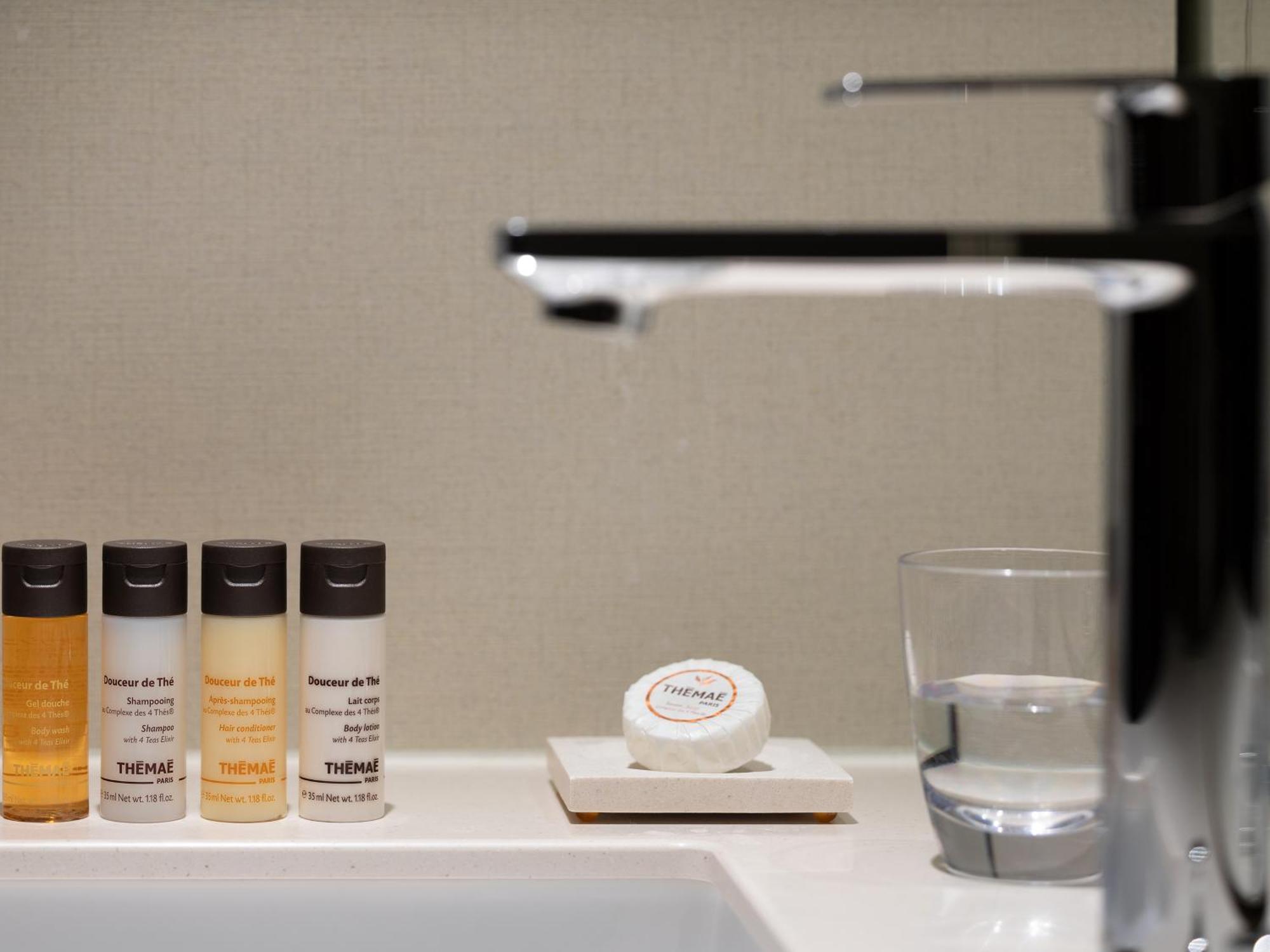 โรงแรมเดอะ เซเลสไทน์ เกียวโต กีอง ภายนอก รูปภาพ The Hotel's bathroom amenities