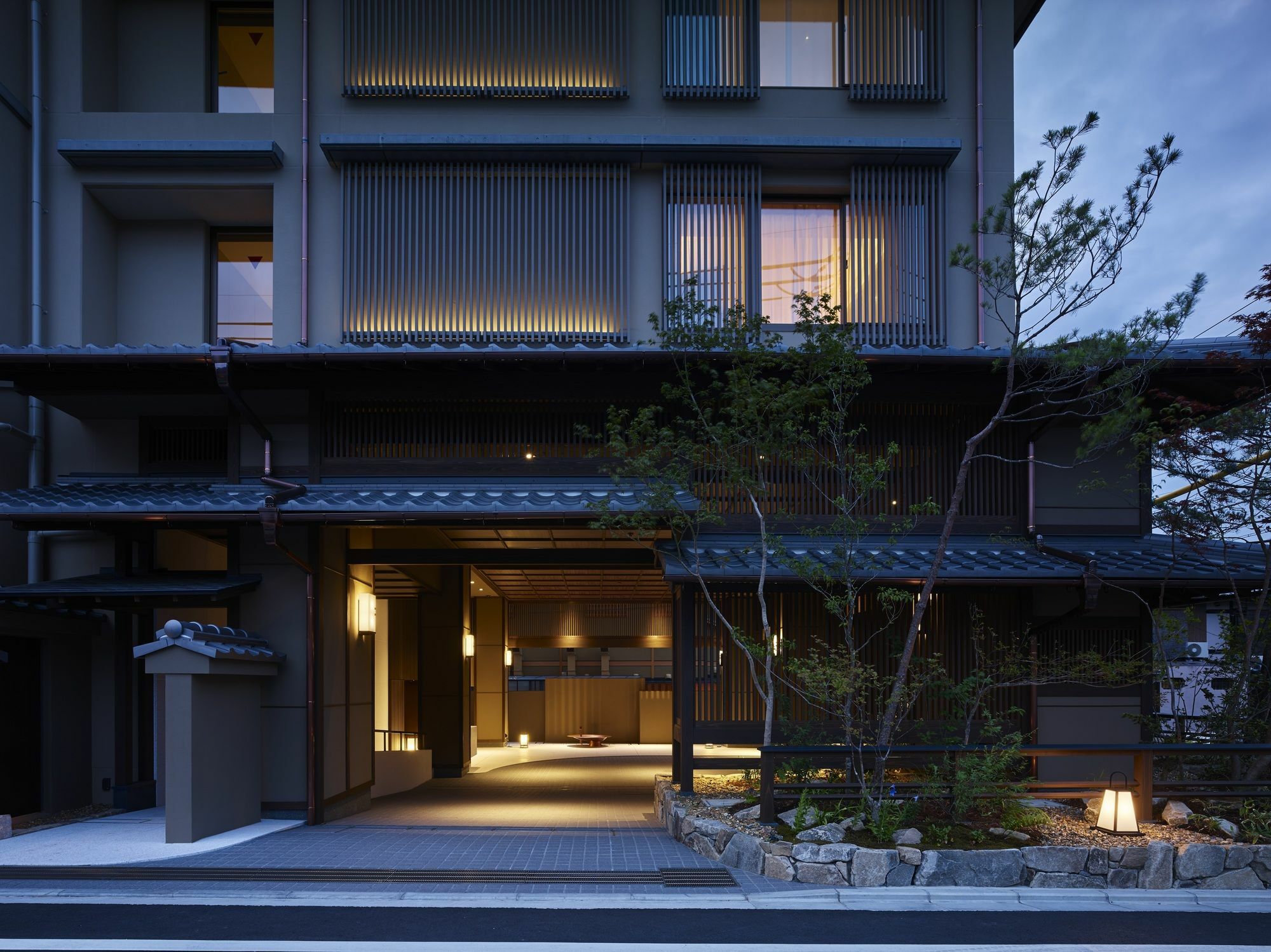 โรงแรมเดอะ เซเลสไทน์ เกียวโต กีอง ภายนอก รูปภาพ Entrance of the hotel