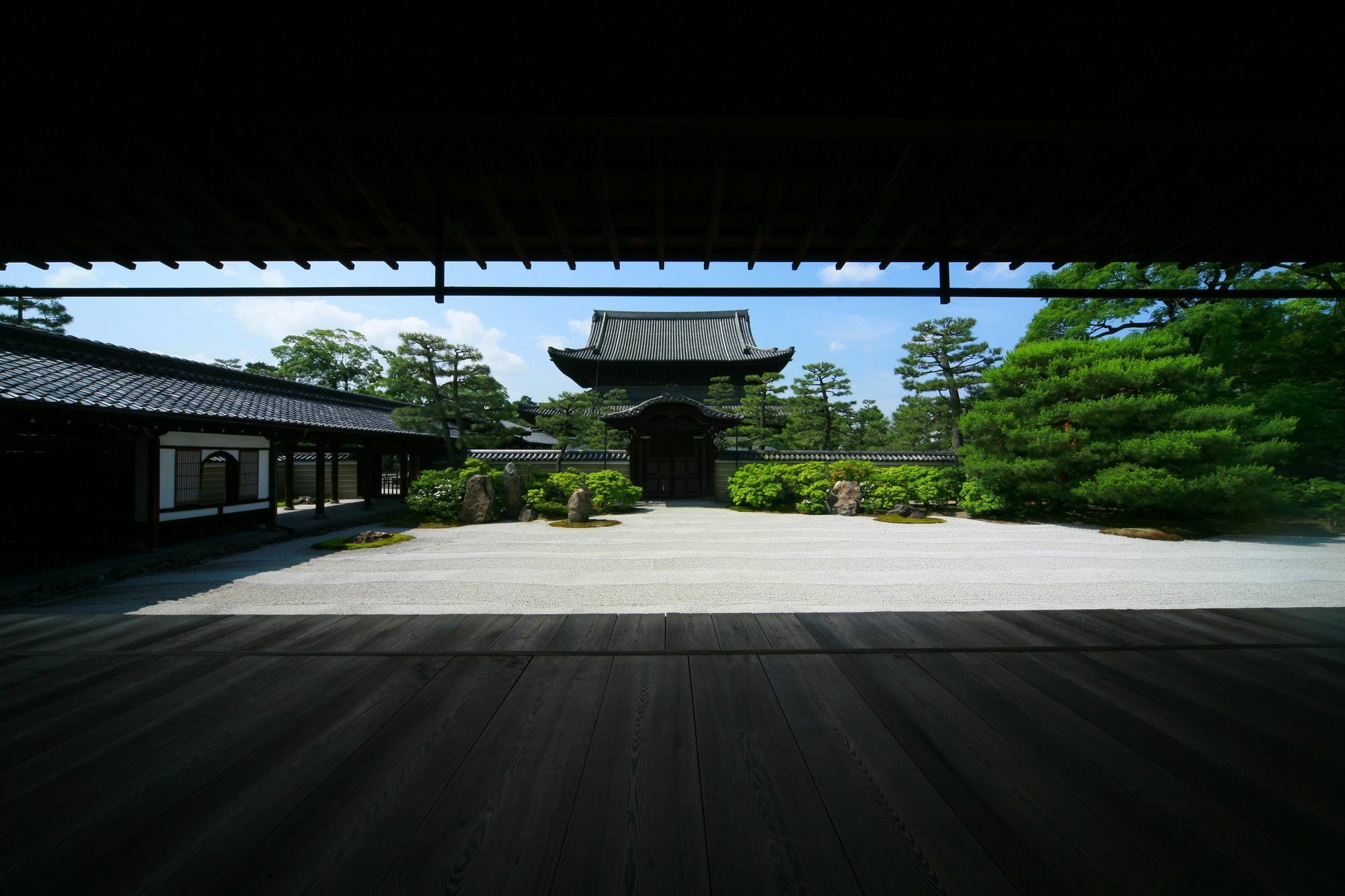 โรงแรมเดอะ เซเลสไทน์ เกียวโต กีอง ภายนอก รูปภาพ The temple's main gate